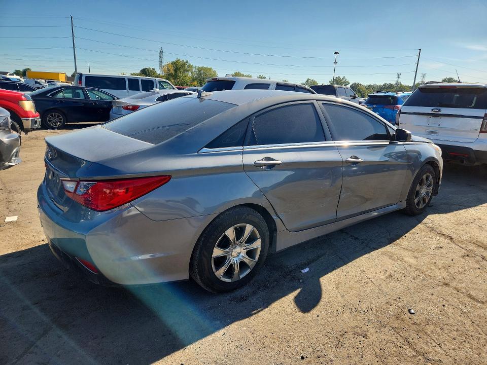 Photo 3 from auction – 2014 HYUNDAI SONATA with VIN 5NPEB4AC7EH919181