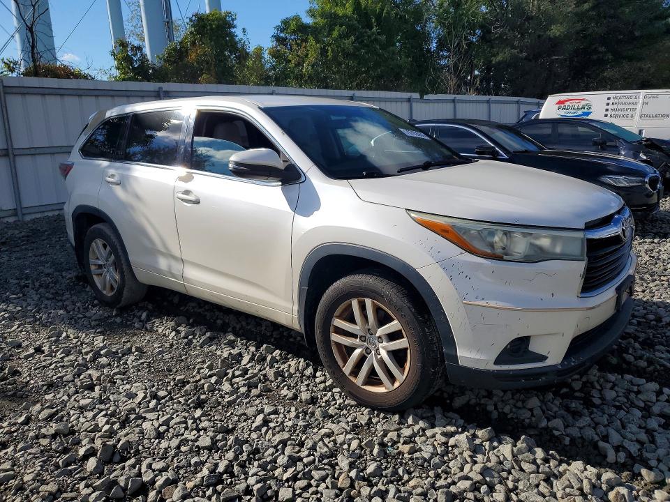 Снимка 4 от търг – 2015 TOYOTA HIGHLANDER с VIN 5TDBKRFH8FS109445