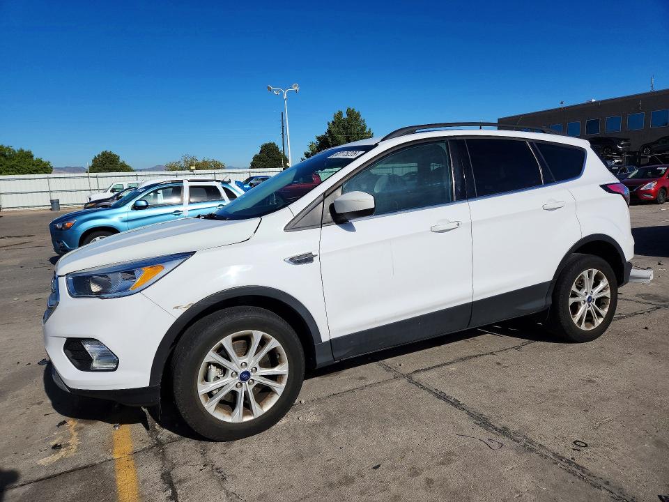 FORD ESCAPE 2018 with VIN 1FMCU9G9XJUC64908 - Photo from auction