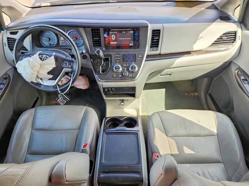 Снимка 8 от търг – 2017 TOYOTA SIENNA с VIN 5TDDZ3DC4HS175874