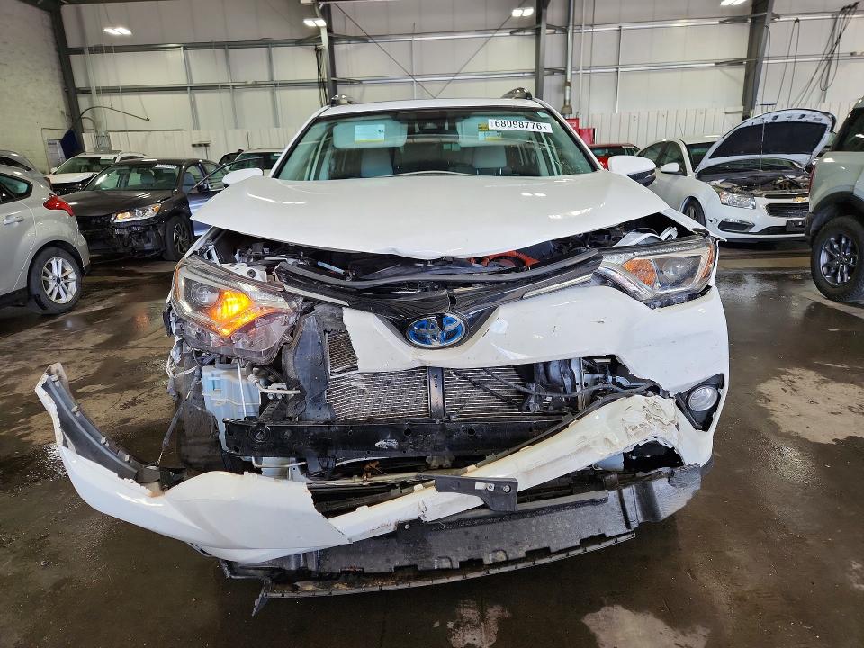 Снимка 5 от търг – 2017 TOYOTA RAV4 HYBRID с VIN JTMRJREV4HD086544
