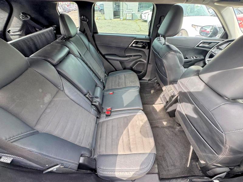 Photo 6 from auction – 2023 MITSUBISHI OUTLANDER with VIN JA4J3UA87PZ016784