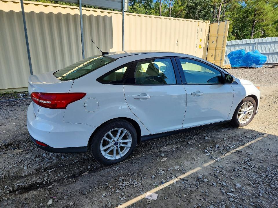 Photo 3 from auction – 2015 FORD FOCUS with VIN 1FADP3F22FL368510