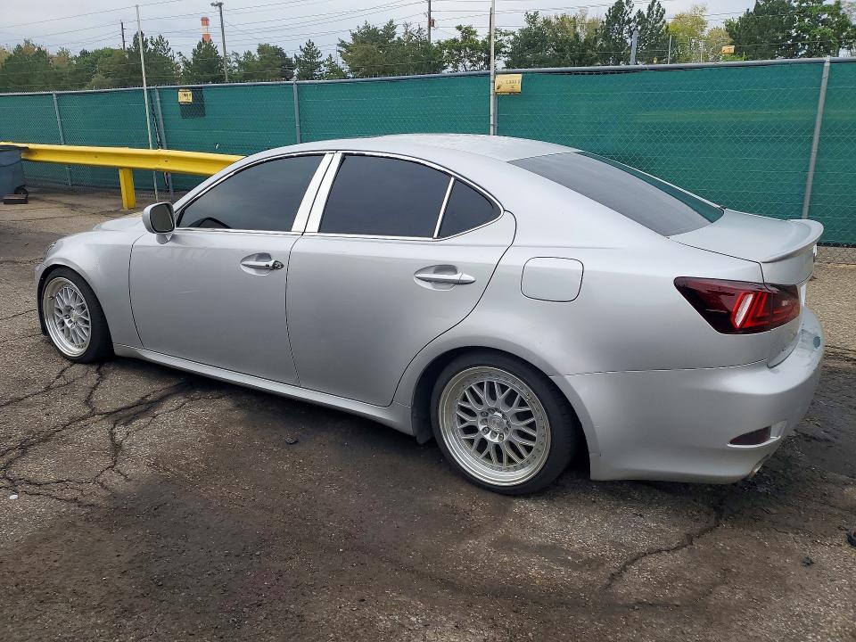 Photo 2 from auction – 2006 LEXUS IS with VIN JTHBE262765008685