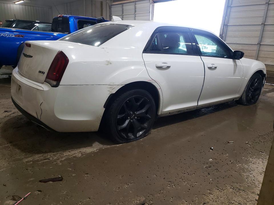 Фото 3 с аукциона – 2022 CHRYSLER 300 с VIN 2C3CCAAG1NH205372