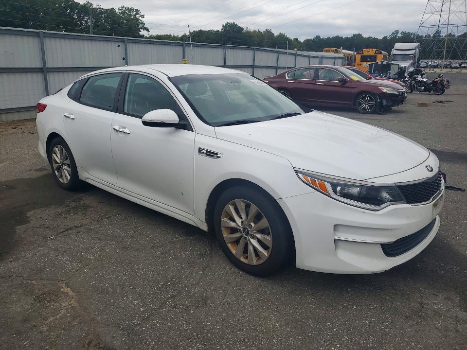 Zdjęcie 4 z aukcji – 2018 KIA OPTIMA z VIN 5XXGT4L34JG267774