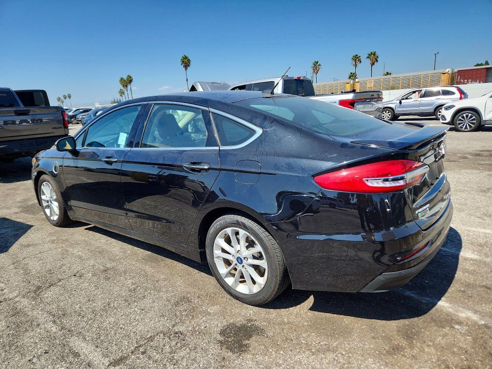Photo 2 from auction – 2019 FORD FUSION with VIN 3FA6P0SU1KR174030