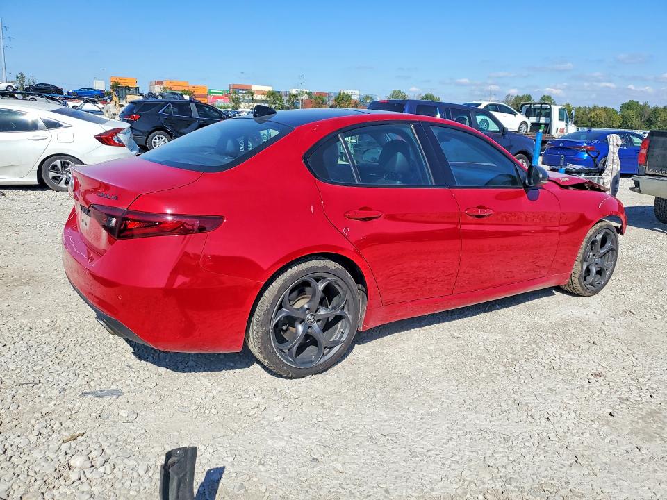 Photo 3 from auction – 2018 ALFA ROMEO GIULIA with VIN ZARFAEEN5J7597945