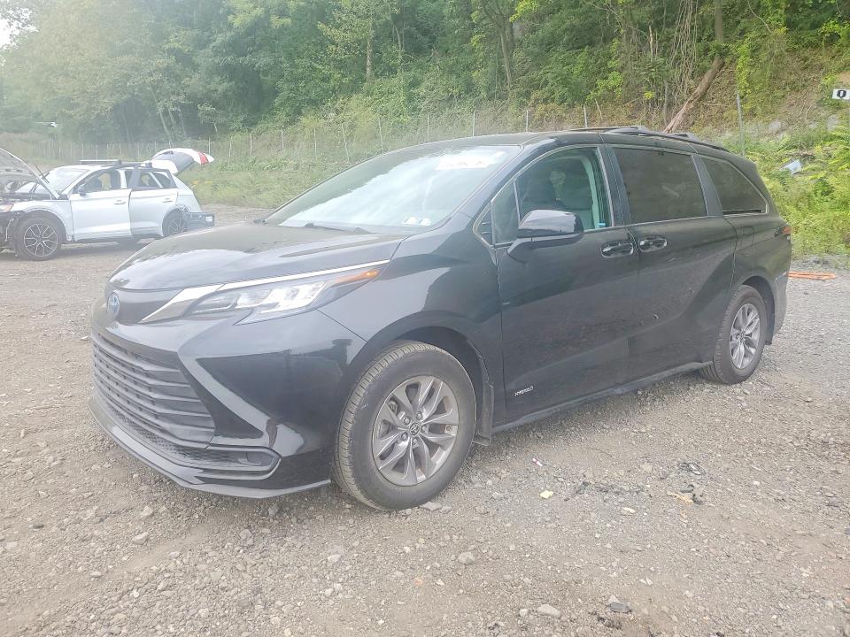 TOYOTA SIENNA 2021 with VIN 5TDKRKEC9MS060410 - Photo from auction