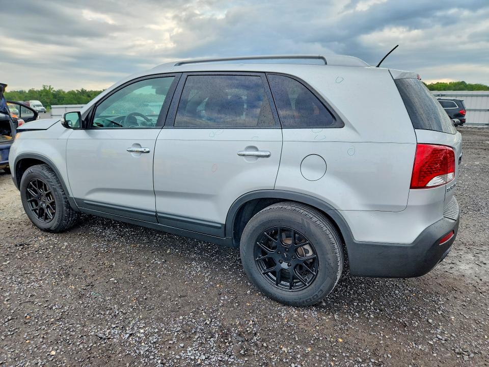 Photo 2 from auction – 2013 KIA SORENTO with VIN 5XYKT3A65DG411852