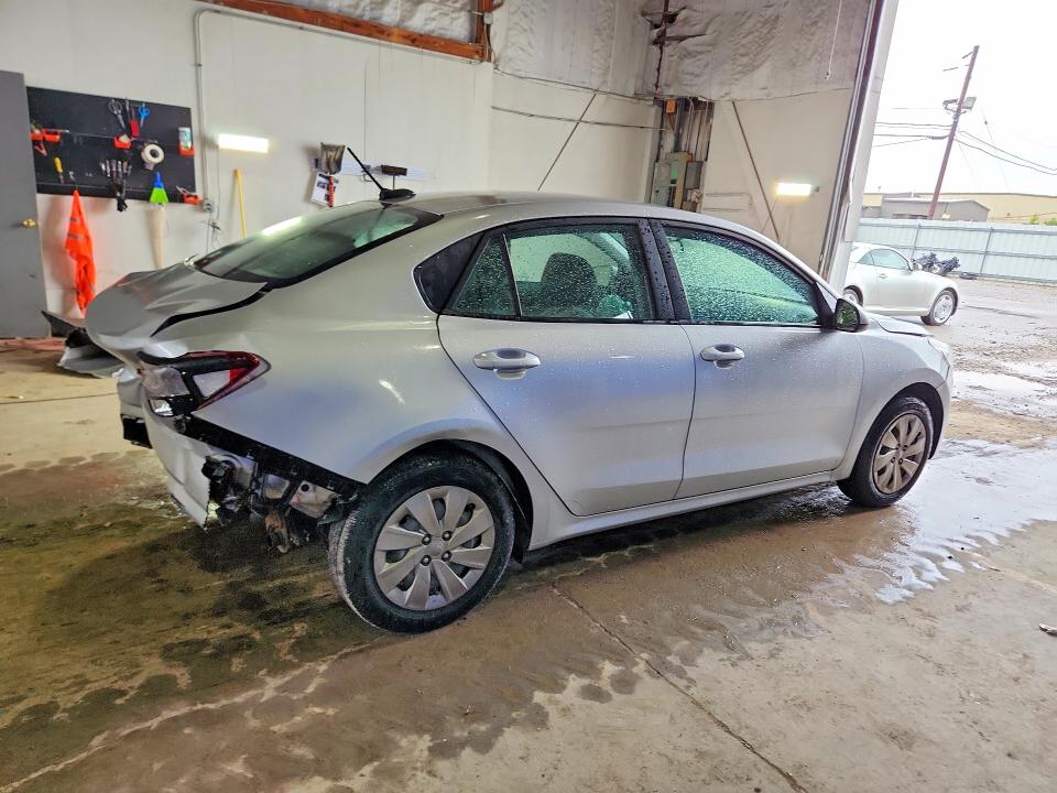 Zdjęcie 3 z aukcji – 2018 KIA RIO z VIN 3KPA24AB0JE068247