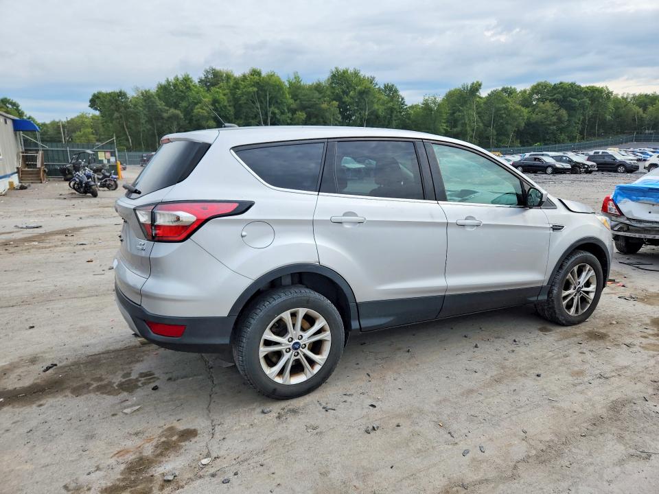 Photo 3 from auction – 2017 FORD ESCAPE with VIN 1FMCU9GD5HUC05909