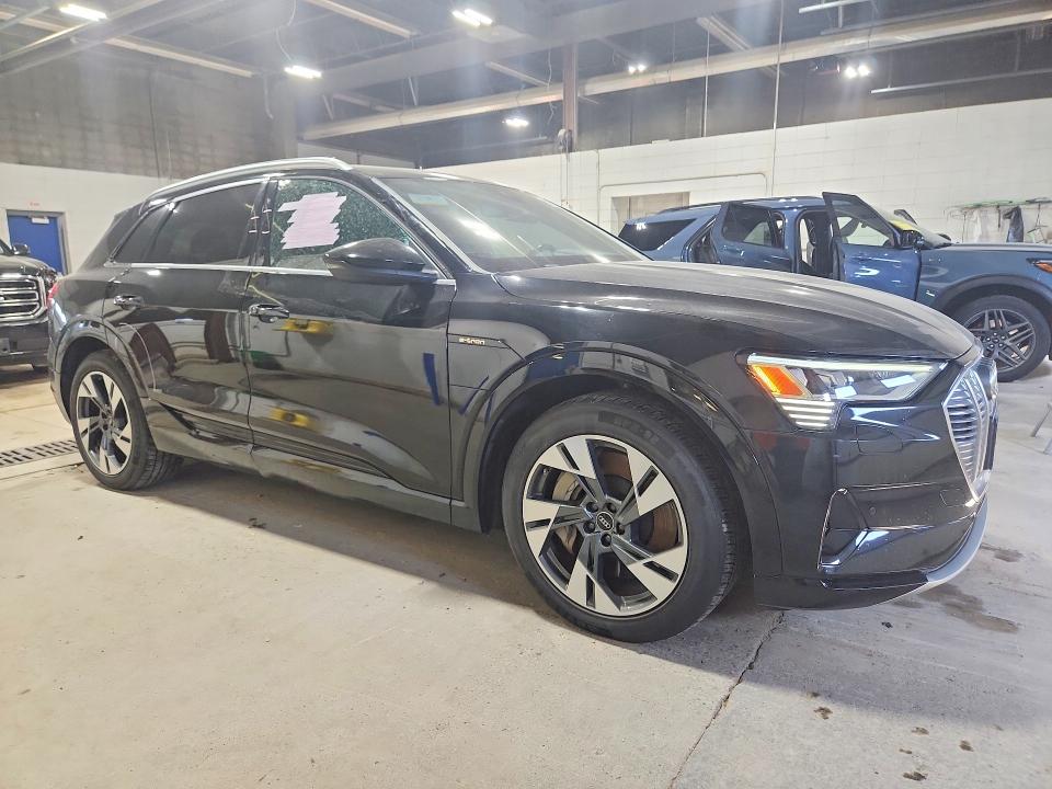 Zdjęcie 4 z aukcji – 2022 AUDI E-TRON z VIN WA1AAAGE3NB005613
