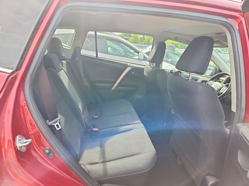 Photo 11 from auction – 2018 TOYOTA RAV4 with VIN JTMRFREV6JD224768