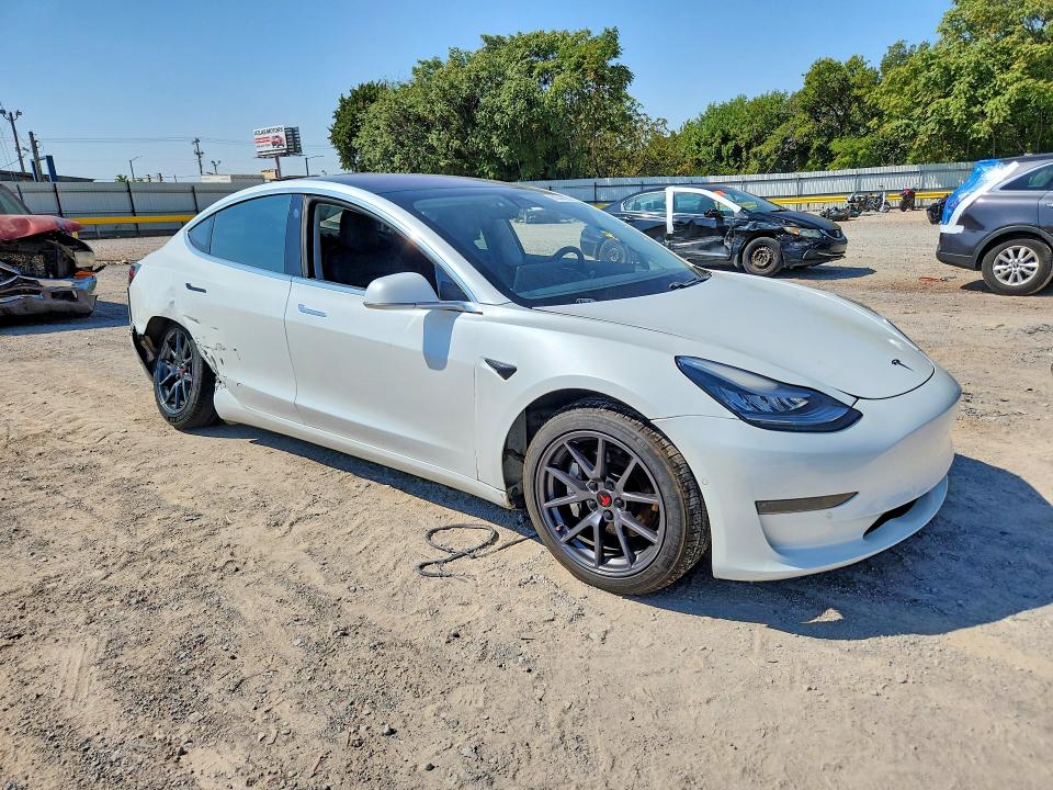 Photo 4 from auction – 2018 TESLA MODEL 3 with VIN 5YJ3E1EA7JF019637
