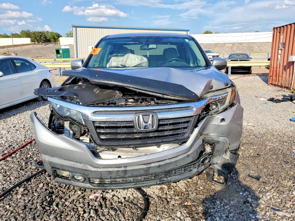 Photo 5 from auction – 2017 HONDA RIDGELINE with VIN 5FPYK3F66HB039173