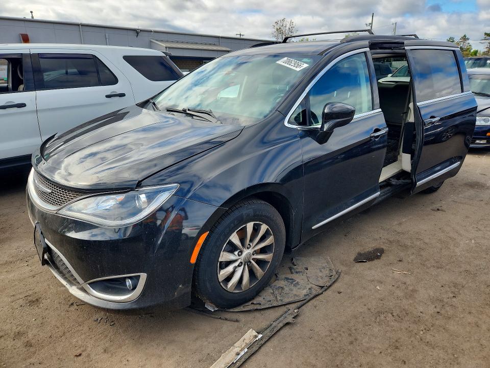 CHRYSLER PACIFICA 2017 with VIN 2C4RC1BG8HR705211 - Photo from auction
