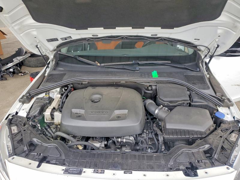 Photo 11 from auction – 2017 VOLVO V60 CROSS COUNTRY with VIN YV440MWK8H1031663