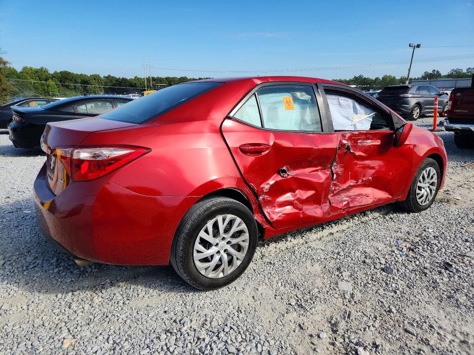 Снимка 3 от търг – 2017 TOYOTA COROLLA с VIN 5YFBURHE6HP727808