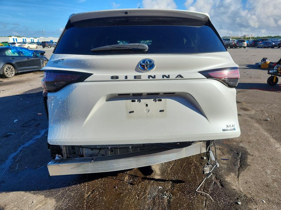 Photo 6 from auction – 2023 TOYOTA SIENNA with VIN 5TDJRKEC4PS156929