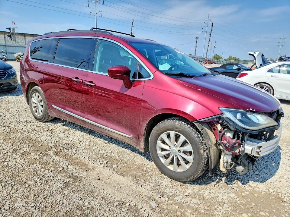 Foto 4 de la subasta – 2017 CHRYSLER PACIFICA con VIN 2C4RC1BG5HR621315