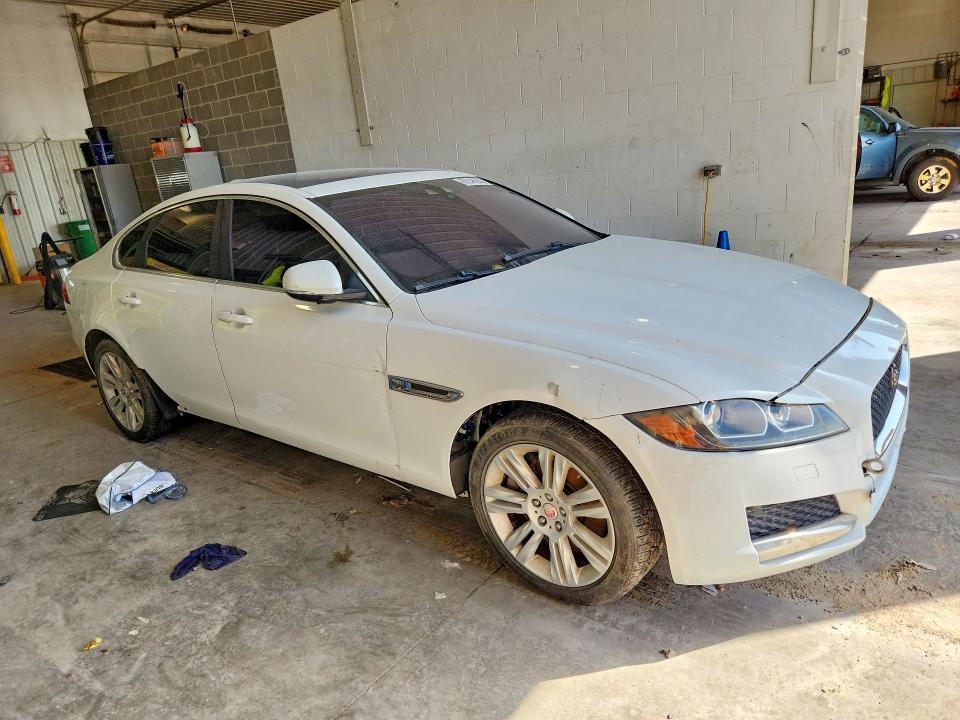Photo 4 from auction – 2016 JAGUAR XF with VIN SAJBD4BV7GCY06652