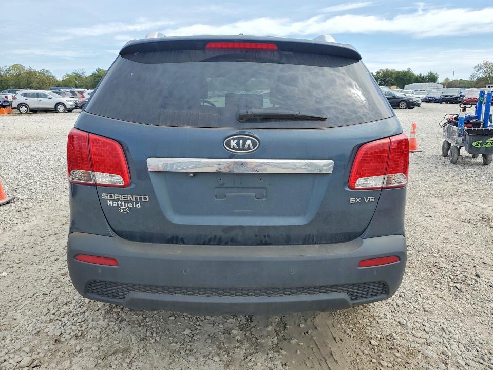 Foto 6 de la subasta – 2011 KIA SORENTO con VIN 5XYKU4A25BG047400
