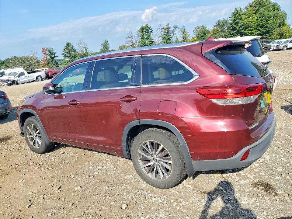 Photo 2 from auction – 2017 TOYOTA HIGHLANDER with VIN 5TDJZRFH5HS457472