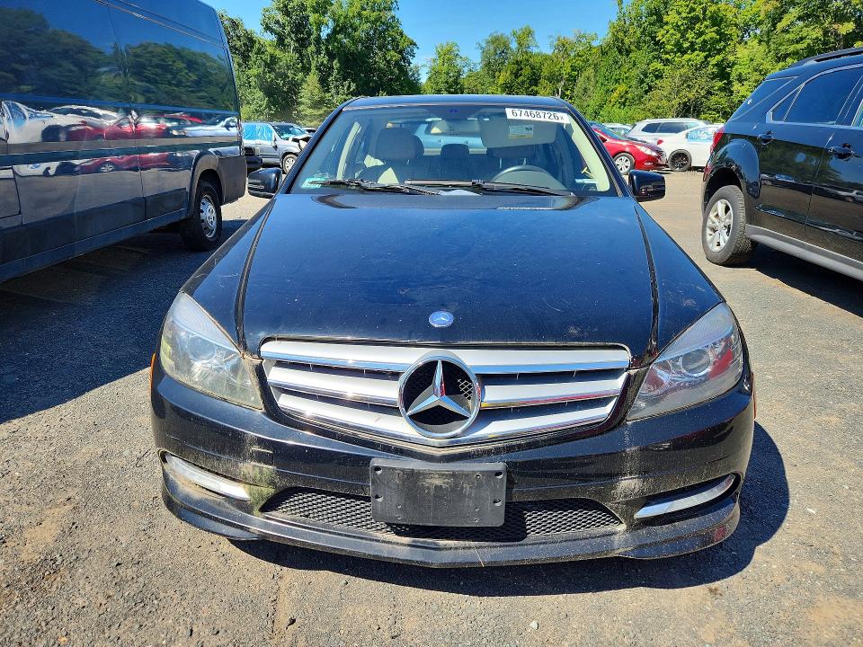 Photo 5 from auction – 2011 MERCEDES-BENZ C with VIN WDDGF8BB9BR186734