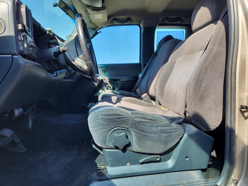Photo 7 from auction – 2002 CHEVROLET SILVERADO with VIN 1GCEC19V12Z334411