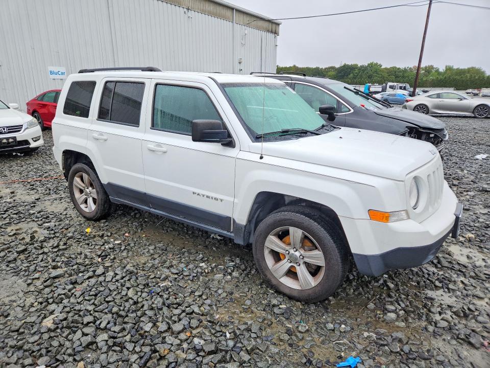 Снимка 4 от търг – 2017 JEEP PATRIOT с VIN 1C4NJRFB2HD181025