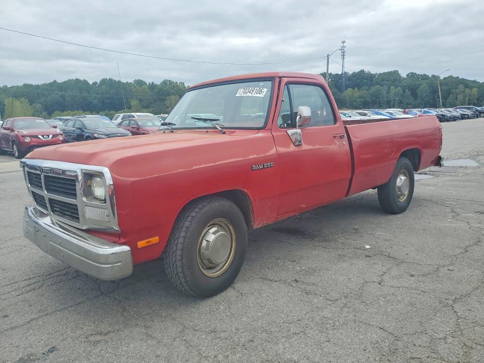 DODGE D-SERIES 1992 مع رقم تعريف المركبة 1B7KE26Z8NS562929 - صورة من المزاد