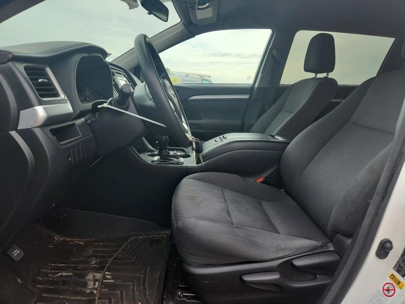 Photo 7 from auction – 2016 TOYOTA HIGHLANDER with VIN 5TDBKRFH6GS280079
