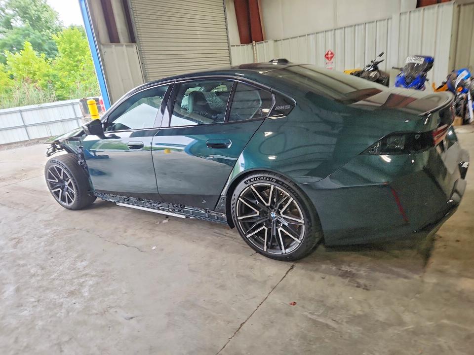 Снимка 2 от търг – 2027 BMW M5 с VIN WBS83FK00VCY26470