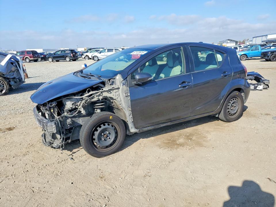 TOYOTA PRIUS C 2016 with VIN JTDKDTB31G1137149 - Photo from auction