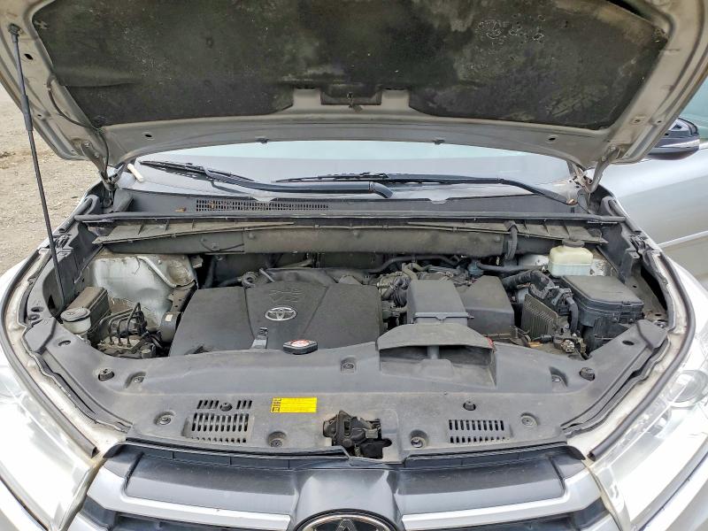 Photo 12 from auction – 2018 TOYOTA HIGHLANDER with VIN 5TDJZRFH5JS551955