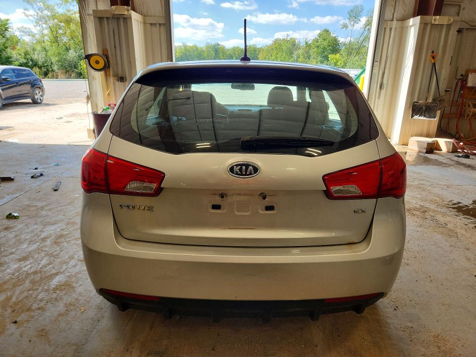 Photo 6 from auction – 2011 KIA FORTE5 with VIN KNAFU5A27B5375947