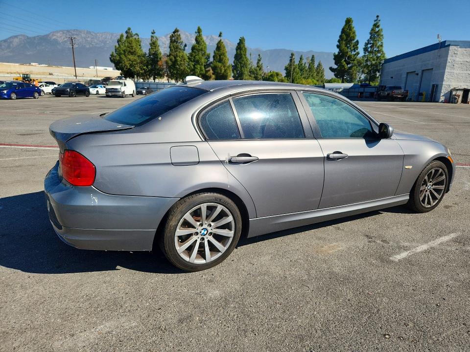 Photo 3 from auction – 2010 BMW 328 with VIN WBAPH5G52ANM34508