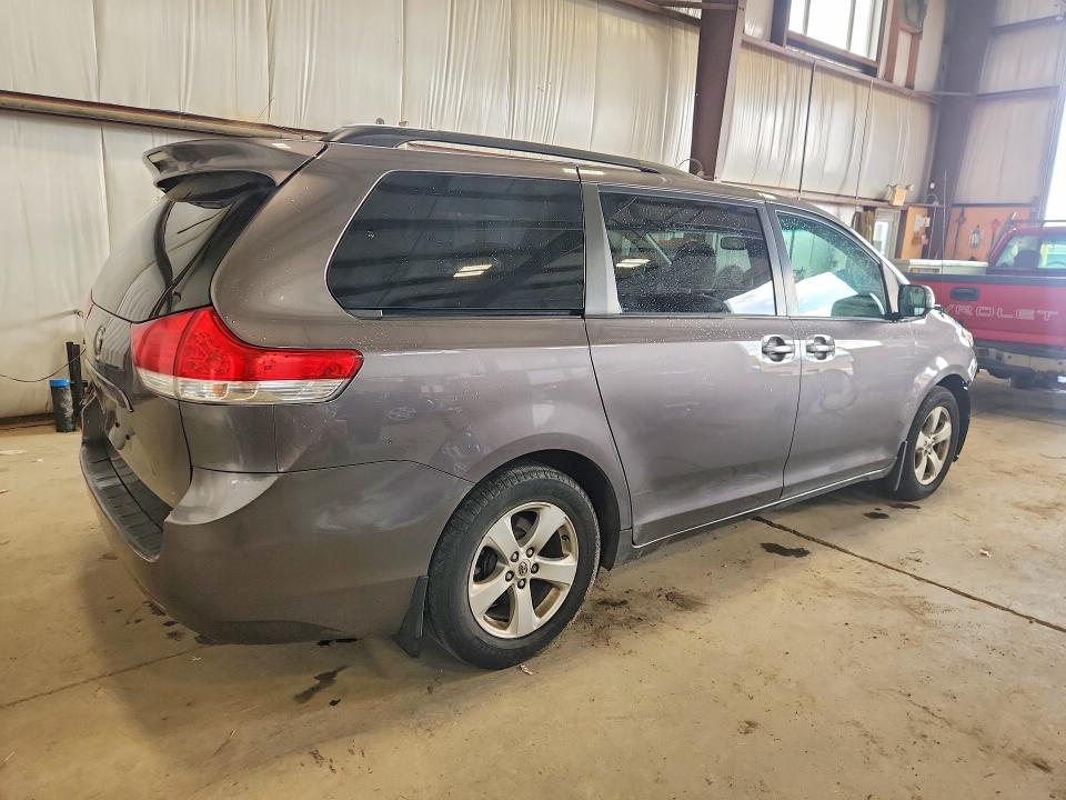 Photo 3 from auction – 2013 TOYOTA SIENNA with VIN 5TDKK3DC0DS294088
