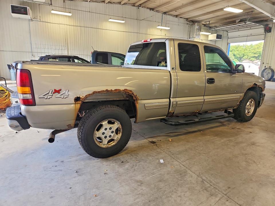 Photo 3 from auction – 2000 CHEVROLET SILVERADO with VIN 1GCEK19V3YE190430