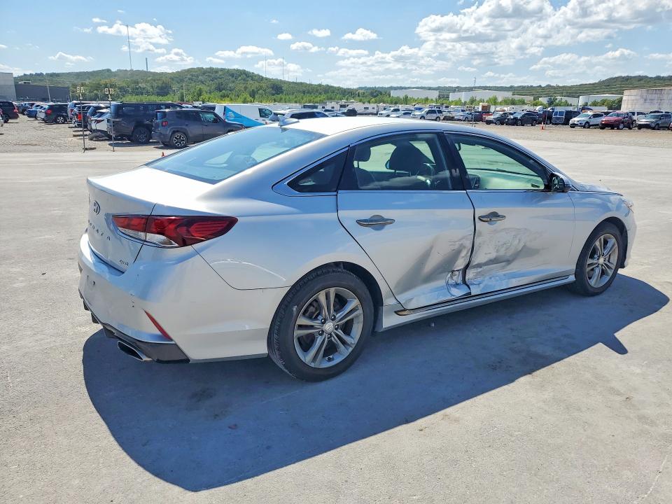 Photo 3 from auction – 2019 HYUNDAI SONATA with VIN 5NPE34AF6KH808236