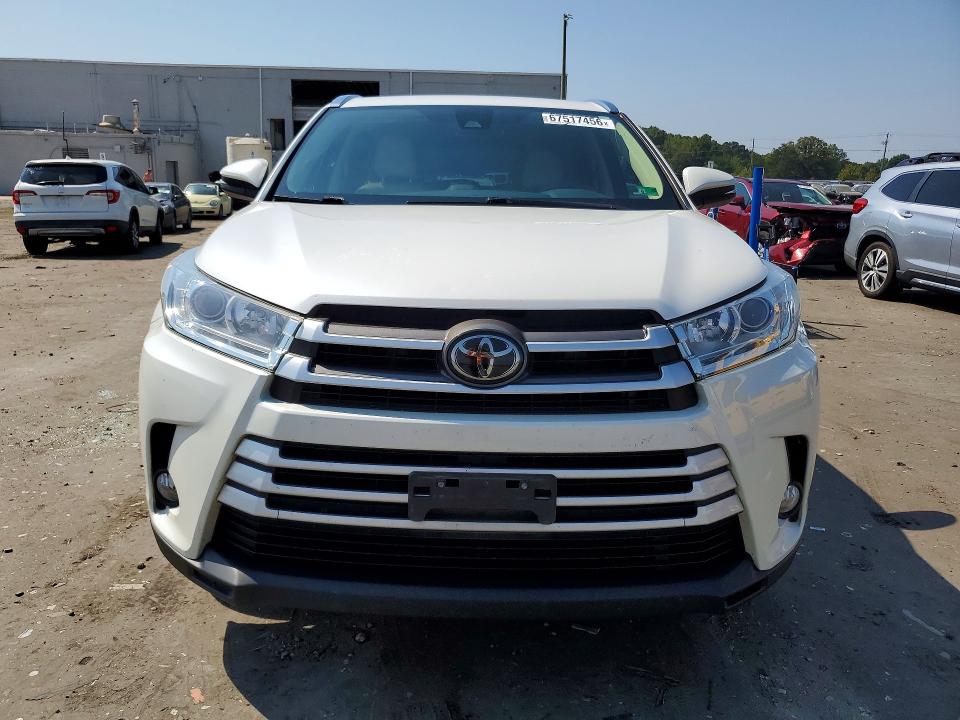 Photo 5 from auction – 2018 TOYOTA HIGHLANDER with VIN 5TDJZRFHXJS911124