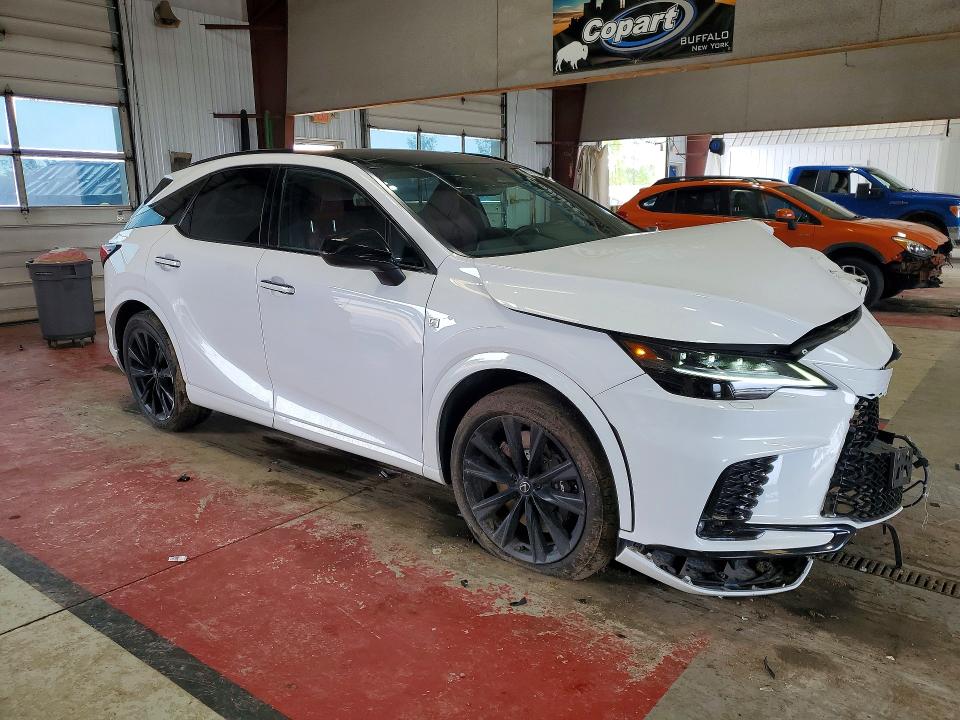 Foto 4 de la subasta – 2023 LEXUS RX con VIN 2T2BCMEA1PC009861