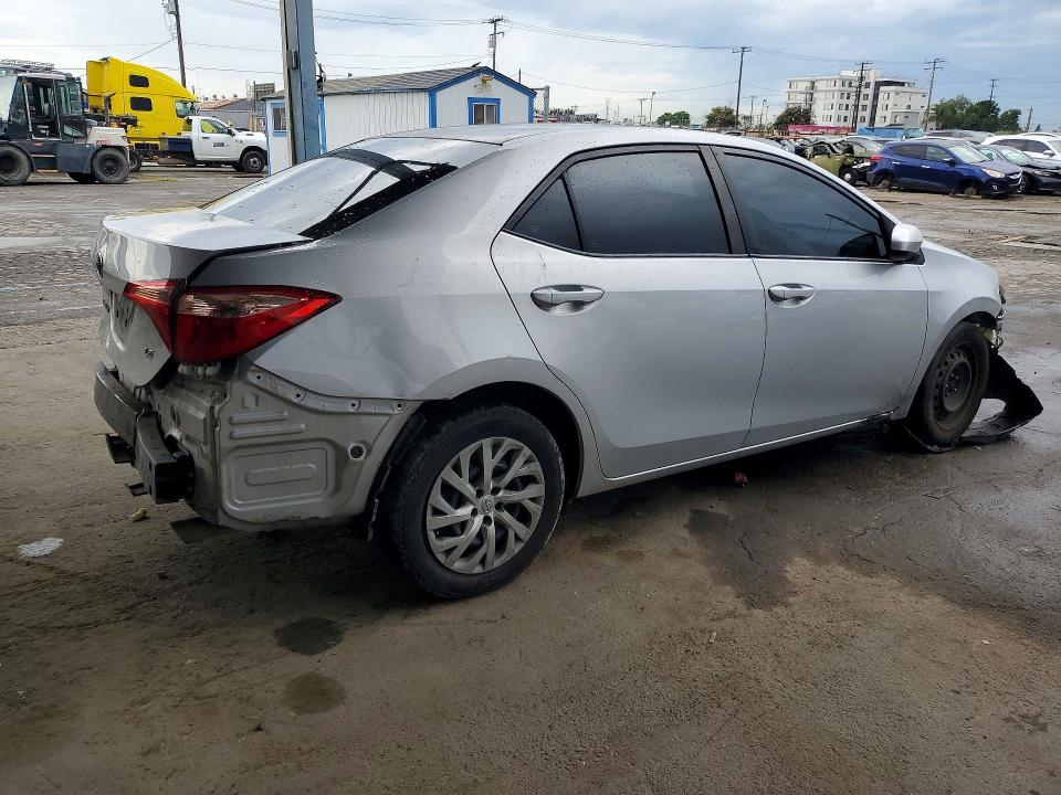 صورة رقم 3 من المزاد - 2018 TOYOTA COROLLA مع VIN 2T1BURHE2JC088638