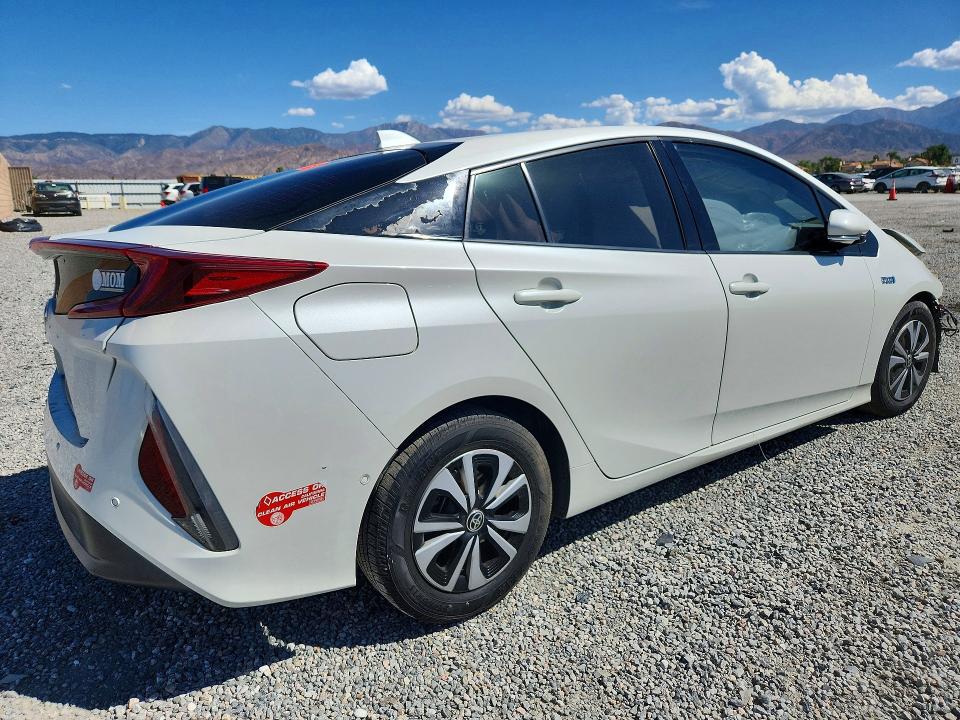 Photo 3 from auction – 2017 TOYOTA PRIUS PRIME with VIN JTDKARFP2H3061925