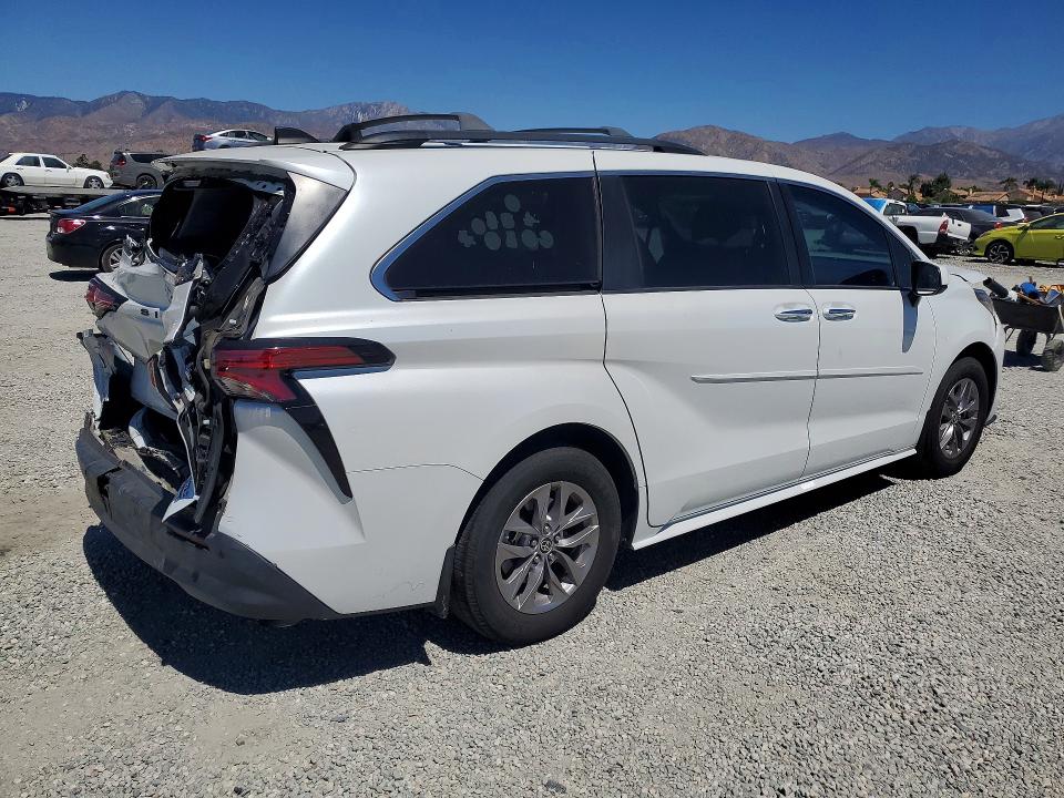 Photo 3 from auction – 2022 TOYOTA SIENNA with VIN 5TDYRKEC2NS092398