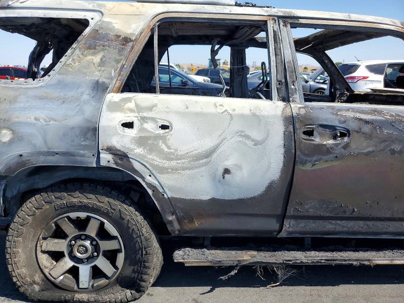 Снимка 11 от търг – 2018 TOYOTA 4RUNNER с VIN JTEBU5JR8J5591847