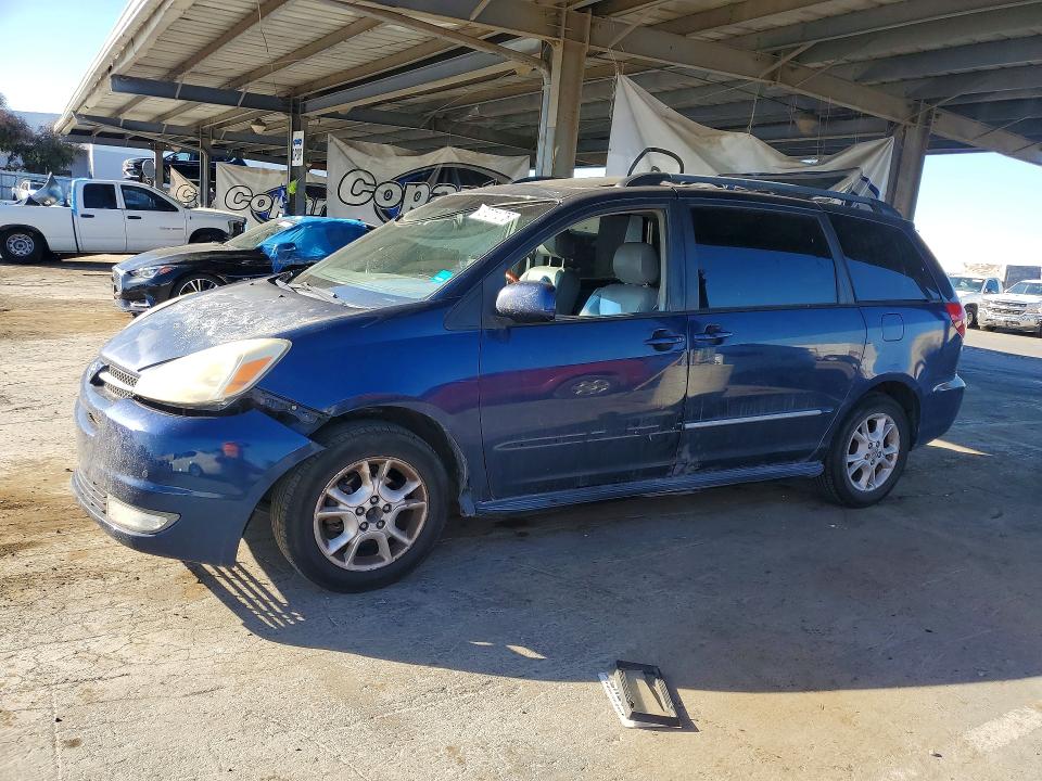 TOYOTA SIENNA 2004 with VIN 5TDZA22C54S026698 - Photo from auction