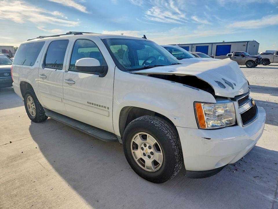 Photo 4 from auction – 2007 CHEVROLET SUBURBAN with VIN 1GNFC160X7J167833