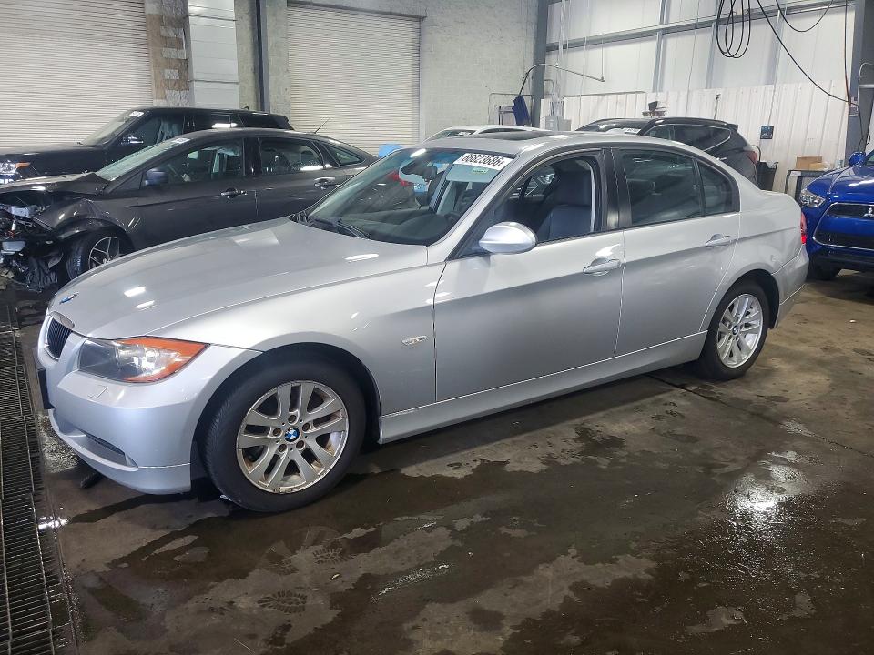 BMW 328 2007 مع رقم تعريف المركبة WBAVC93537KX55101 - صورة من المزاد